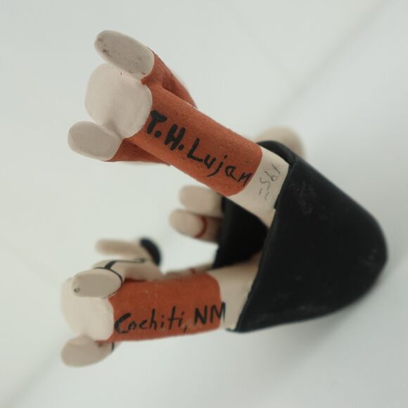 Native American Folk Art Pottery Storyteller T.H. Lujan Cochiti, New Mexico - Picture 8 of 9